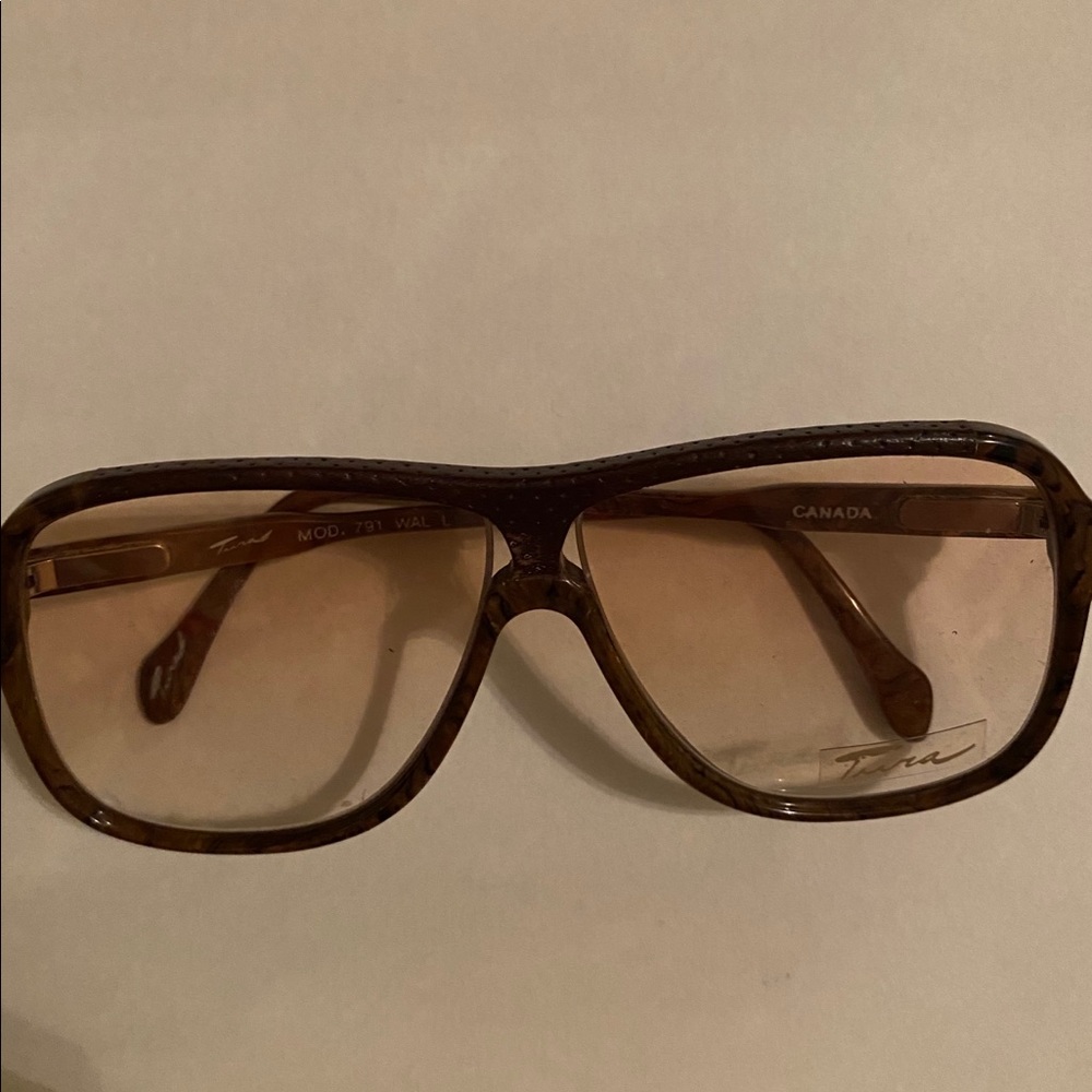 Glasses - Picture 1 of 4